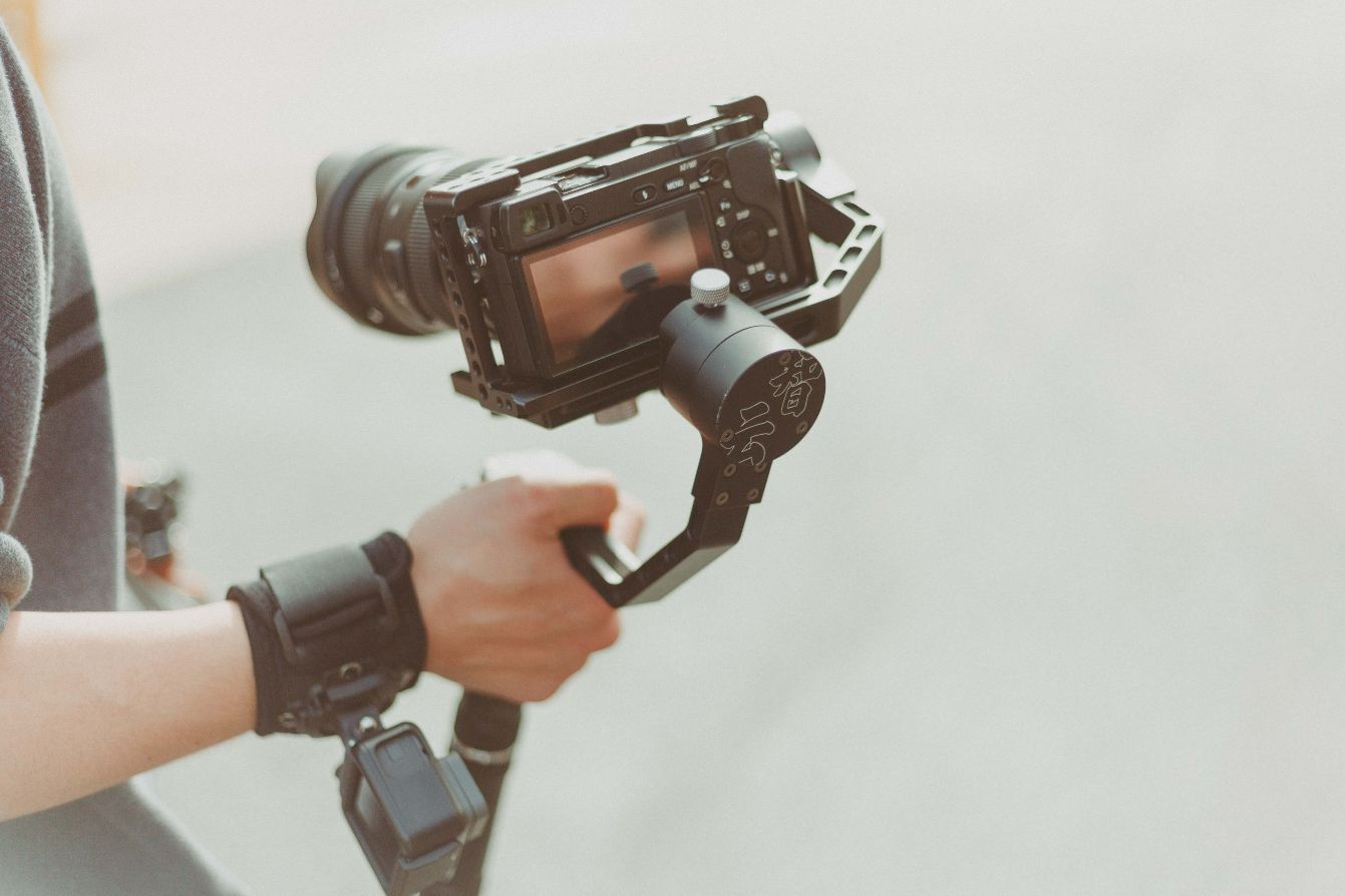 Camera Stabilizers And Gimbals: Best Videographer & Photographer Tips 